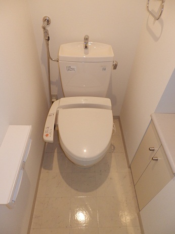 Toilet. With Wishu Rhett ☆ 