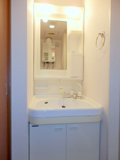 Washroom. Shampoo dresser equipped