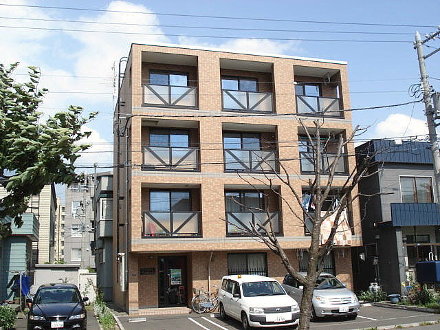 Building appearance. West-facing living room