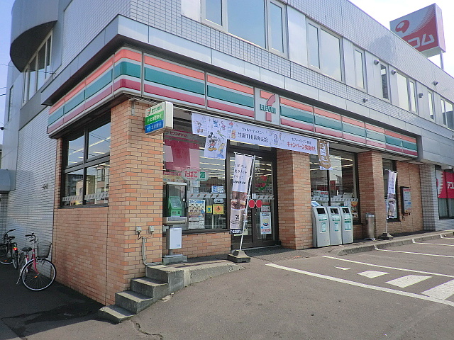 Convenience store. Seven-Eleven Sapporo Kita Article 40 store up to (convenience store) 663m