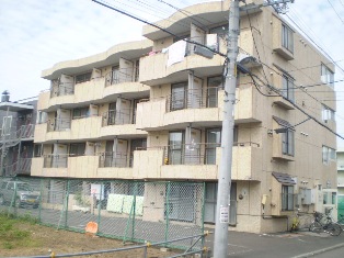 Building appearance. South-facing balcony! ! 