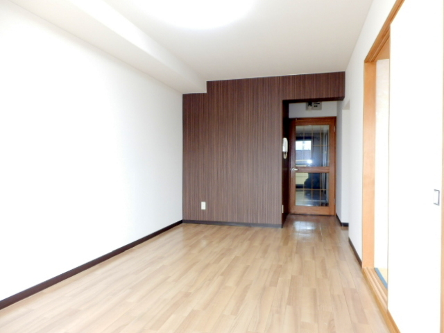 Living and room. Spacious 2LDK