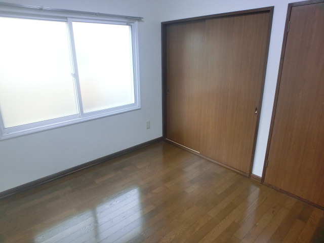 Other room space. Flooring