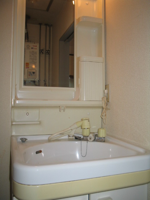 Washroom. With shampoo dresser