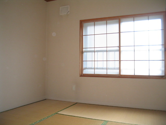 Other room space. Also calm tatami