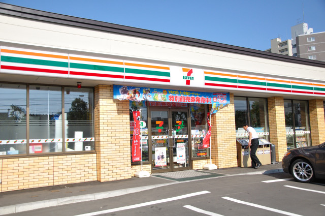 Convenience store. Seven-Eleven Sapporo Kita 18 Johigashiten up (convenience store) 506m