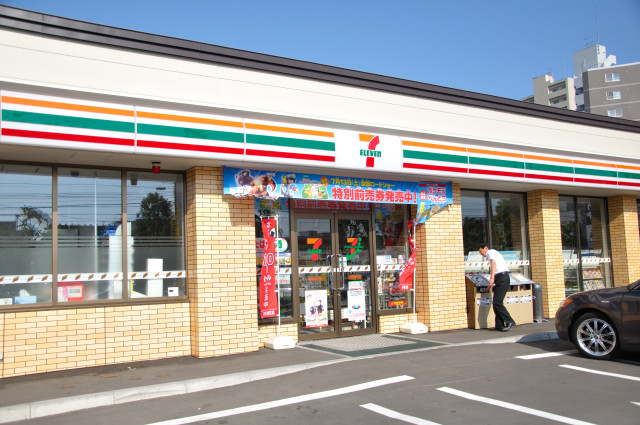 Convenience store. Seven-Eleven Sapporo Kita 18 Johigashi 16-chome up (convenience store) 271m