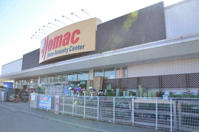 Home center. Homac Corporation Motomachi shop Living Center to (home center) 1004m