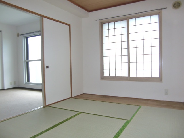 Other room space. Japanese-style room is also beautiful in the pre-exchange Zhang! 