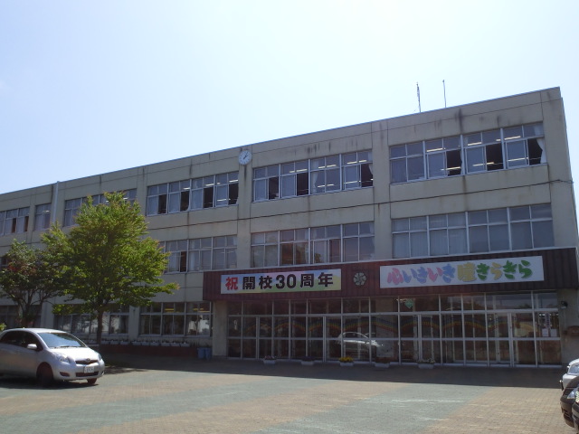 Primary school. 535m to Sapporo Municipal Sakaemidori elementary school (elementary school)