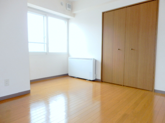 Other room space. It is a popular all-Western-style type of room