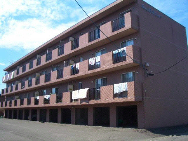 Building appearance. Southeast-facing balcony