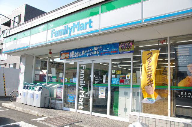 Convenience store. FamilyMart Sapporo Hon Article 1 store up (convenience store) 356m