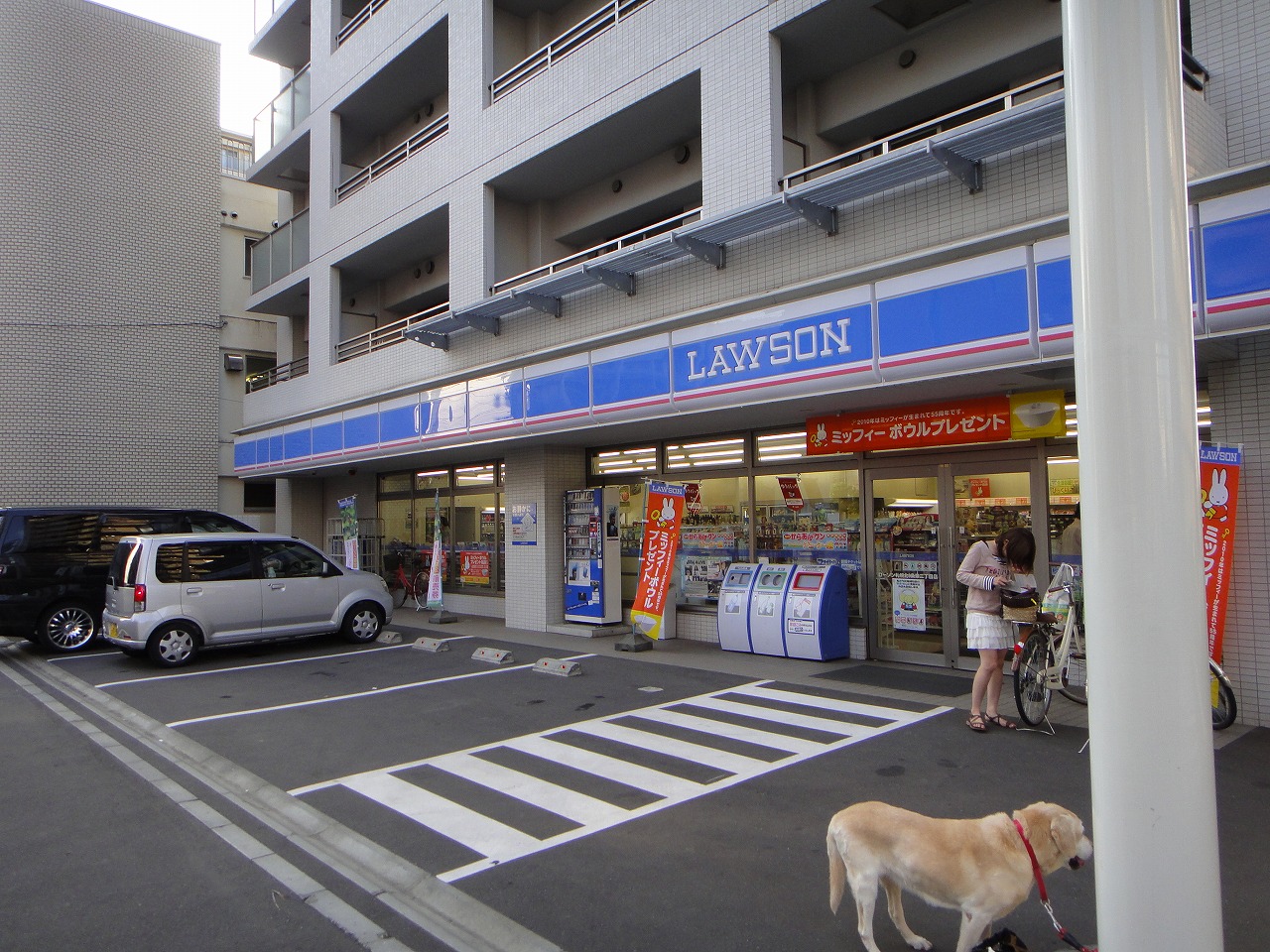 Convenience store. Lawson Sapporo Kita Article 9 east-chome store up (convenience store) 259m