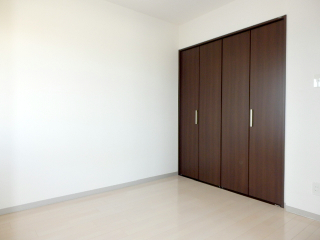 Other room space. It is a popular all-Western-style type of room