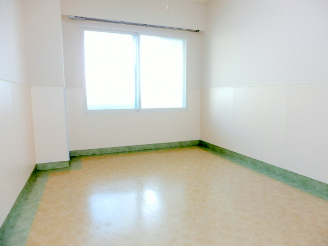 Other room space. It is a popular all-Western-style type of room