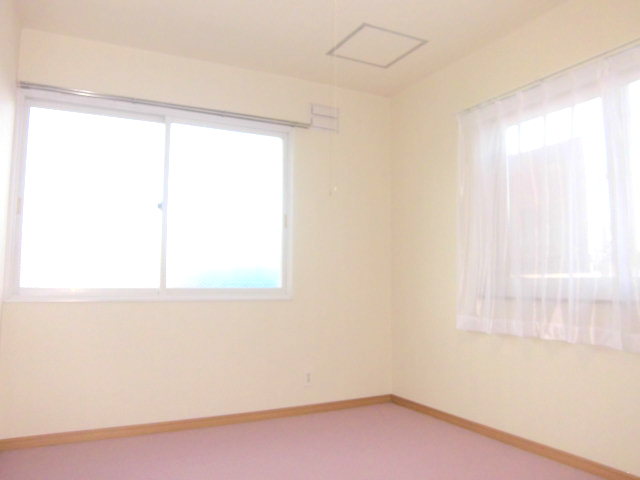 Other room space. Popular All Western-style