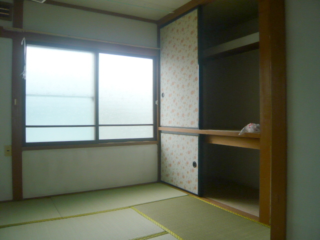 Other room space. Japanese-style room to settle! 