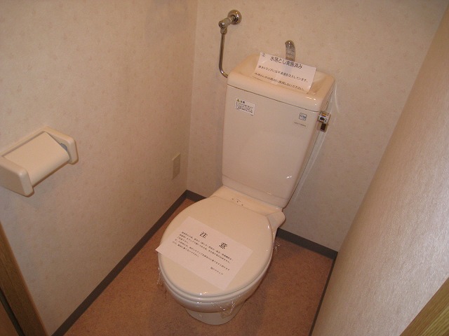 Toilet.  ※ Photos will be 3, Room type. 