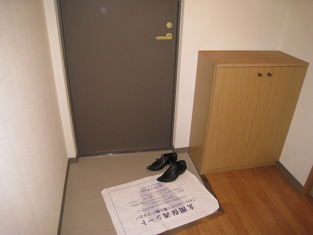 Entrance.  ※ Photos will be 3, Room type. 