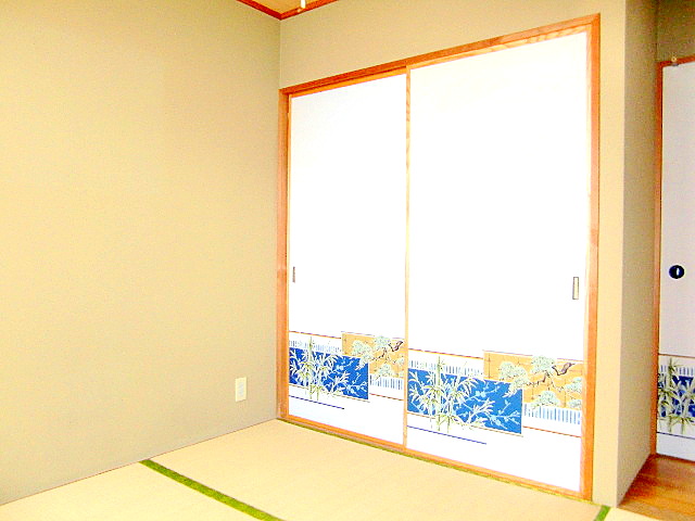 Other room space. It settles down Japanese-style room. 