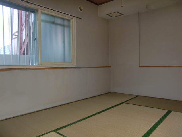 Other room space. Japanese-style room is also spacious