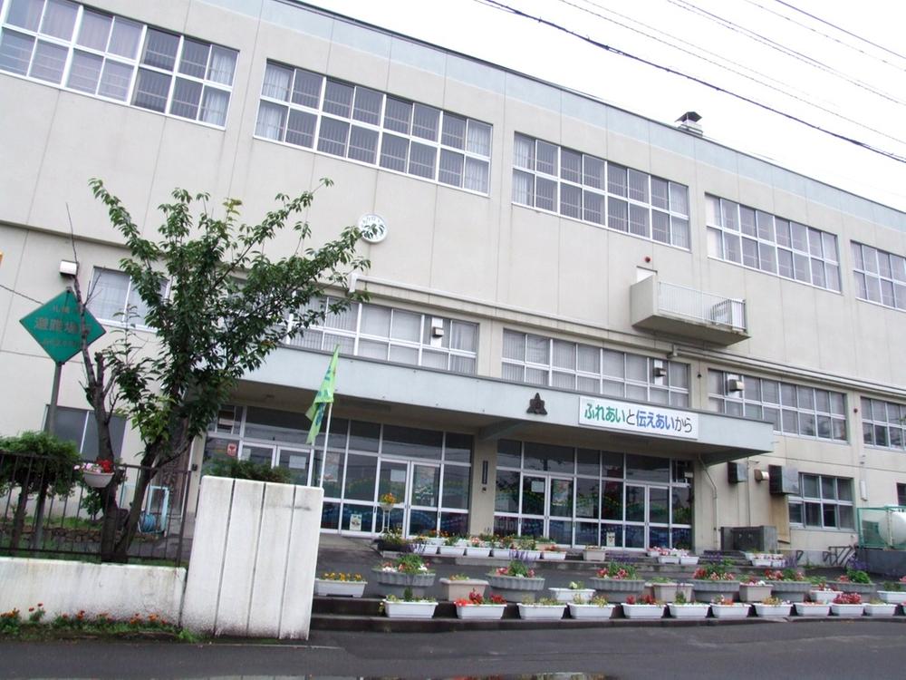Primary school. 1150m to Sapporo Tatefuda Naekita Elementary School