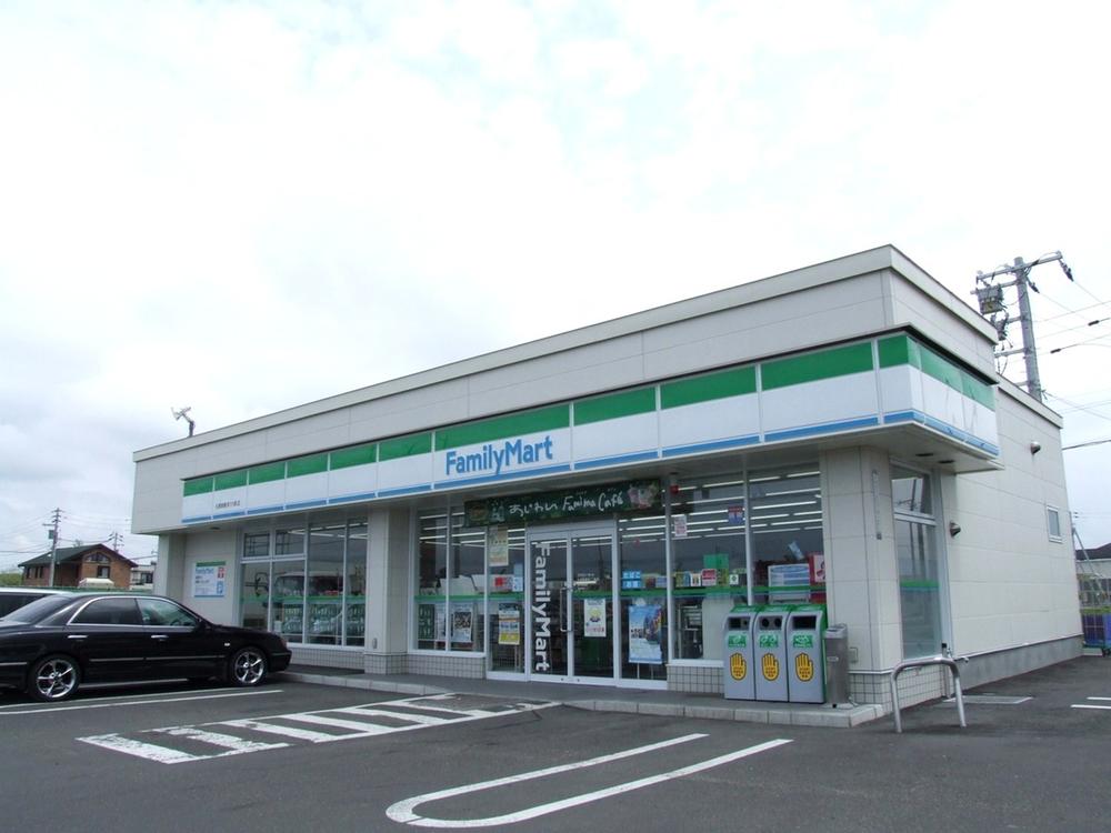 Convenience store. 345m to FamilyMart Sapporo Higashikariki Article 11 shops