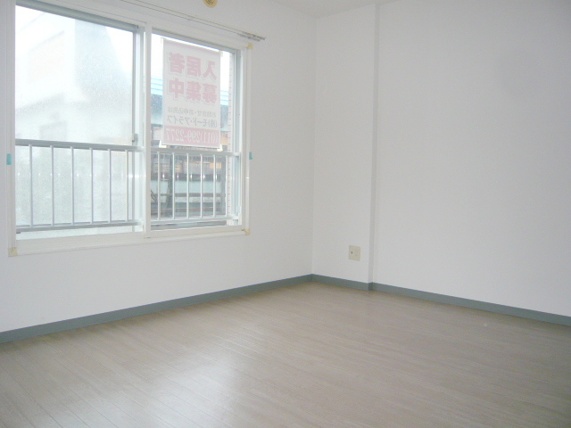Other room space. wide! !