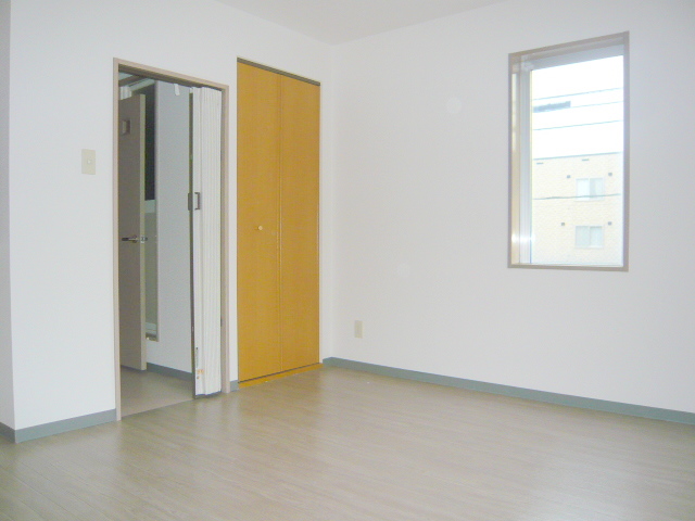 Other room space. Bright is!