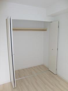 Receipt. Closet spacious