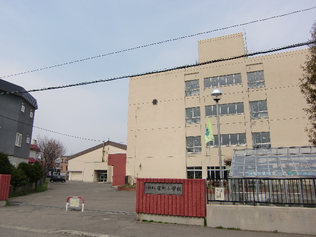 Primary school. 352m to Sapporo Municipal Sakaemachi elementary school (elementary school)