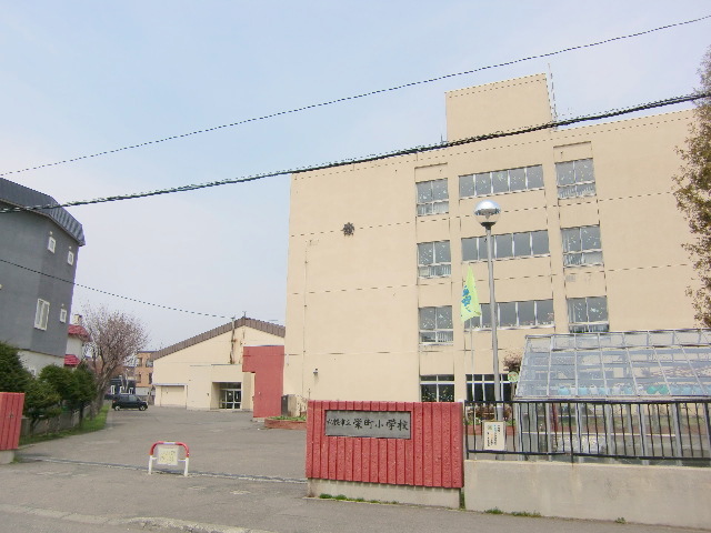 Primary school. 330m to Sapporo Municipal Sakaemachi elementary school (elementary school)