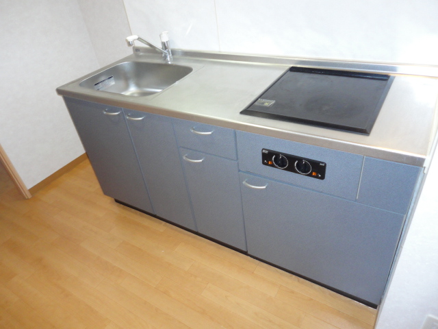 Kitchen. Popular color kitchen ☆ It has built IH stove ☆