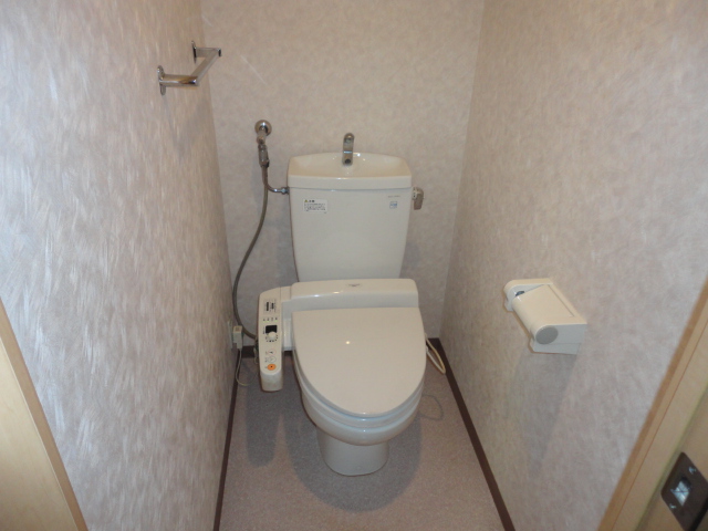 Toilet. Happy with Washlet ☆