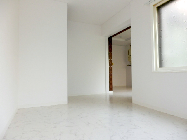 Other room space. It is a popular all-Western-style type of room