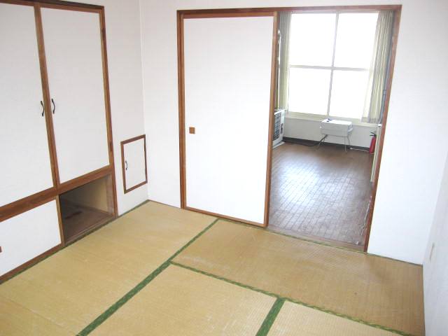 Living and room. Grinded 6 Pledge spacious Japanese-style