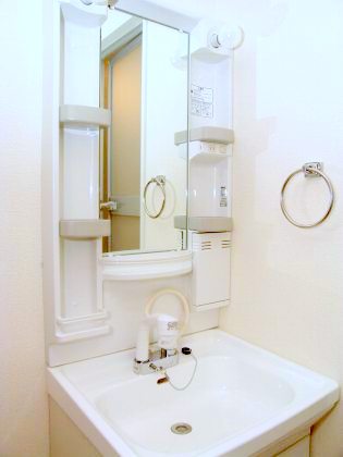 Washroom. Shampoo dresser equipped