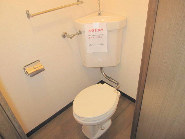 Toilet.  ※ The photograph is to type 6, Room. 