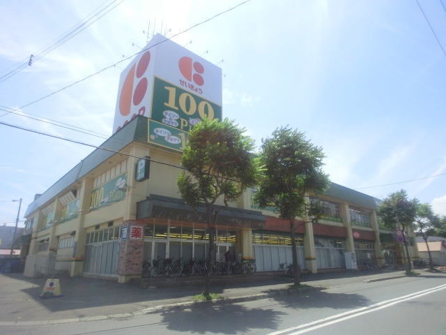 Supermarket. KopuSapporo Motomachi store up to (super) 220m