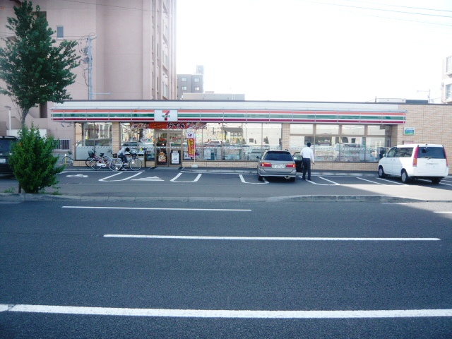 Convenience store. Seven-Eleven Sapporo Kita Article 24 store up to (convenience store) 271m