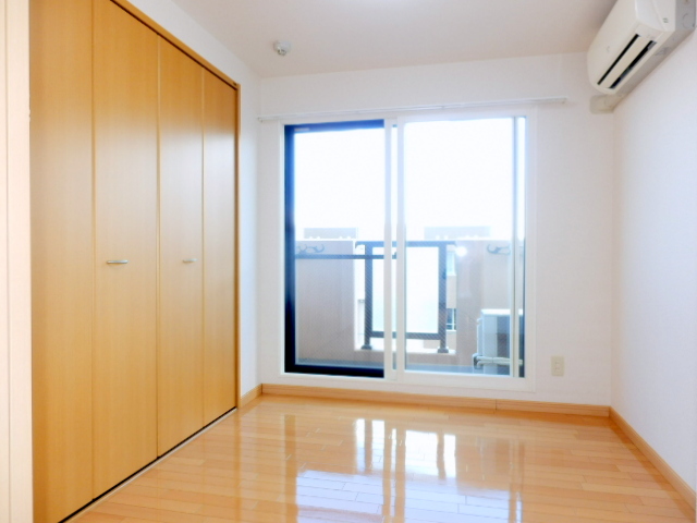 Other room space. It is a popular all-Western-style type of room