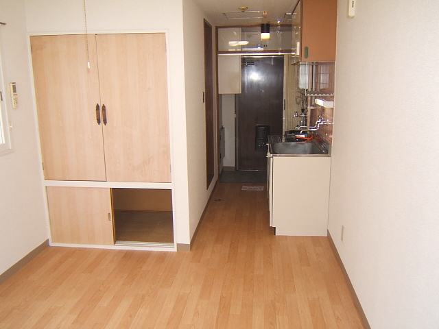 Living and room. It is the kitchen is easy to use and has become separately! ! 