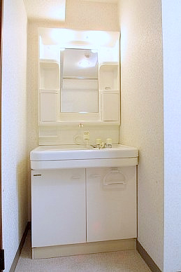 Washroom. Shampoo dresser equipped