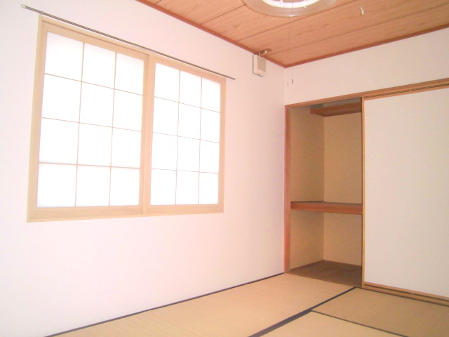 Other room space. Bright Japanese-style calm