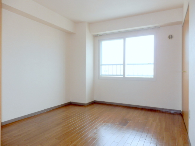 Other room space. It is a popular all-Western-style type of room