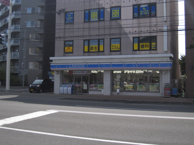 Convenience store. 250m until Lawson Sapporo Aso park store (convenience store)