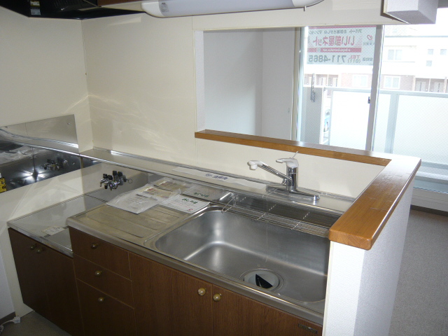 Kitchen. It overlooks the living room in the face-to-face kitchen