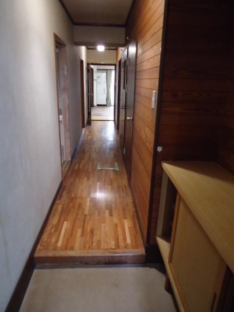 Entrance. Indoor (11 May 2013) Shooting