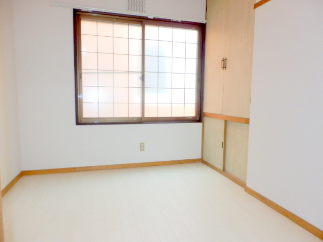 Other room space. It is a popular all-Western-style type of room